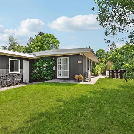 3 Bedroom Gorgeous In Holiday home