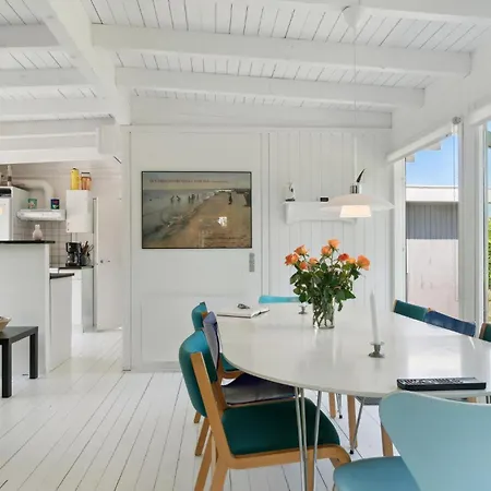 3 Bedroom Gorgeous In Dronningmolle