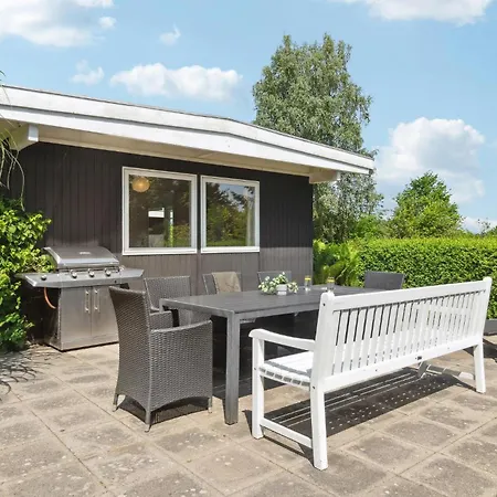 3 Bedroom Gorgeous In * Dronningmolle